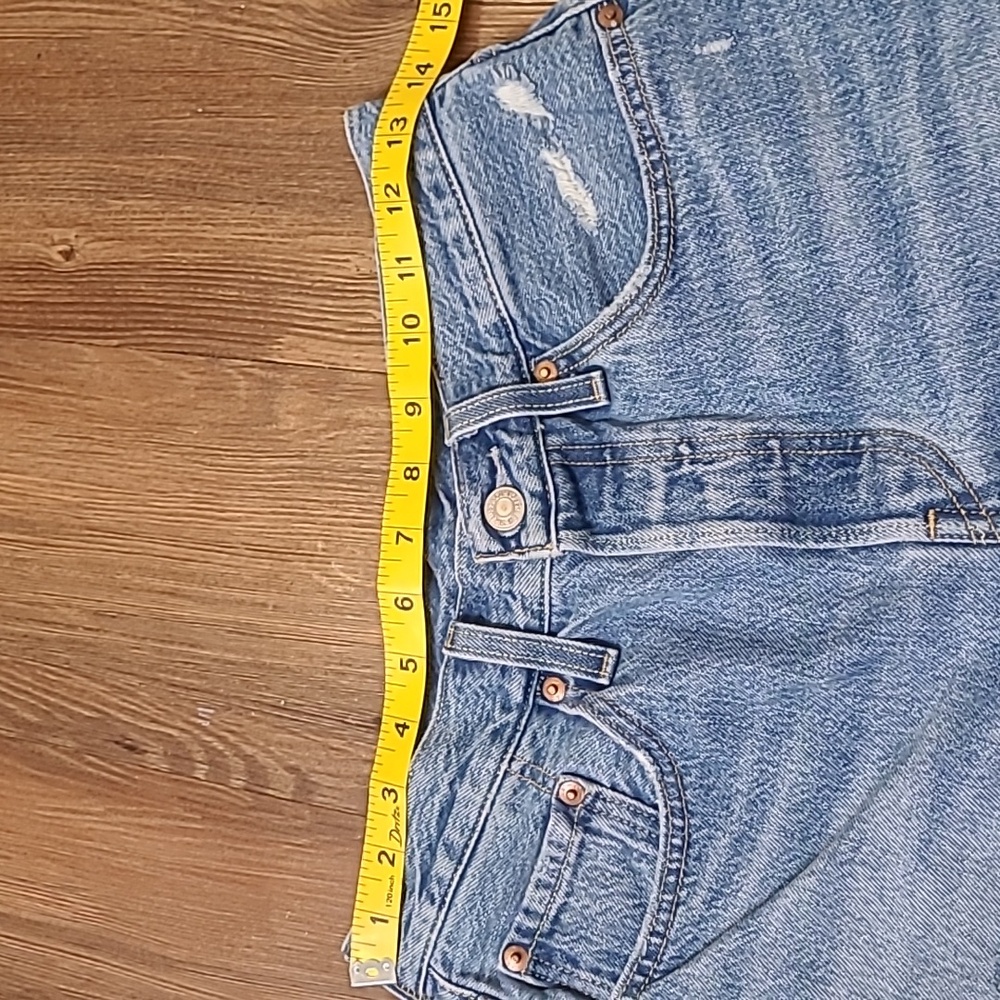 Levi's Women's Classic Blue Jean Shorts used good‎ condition. - Picture 4 of 15